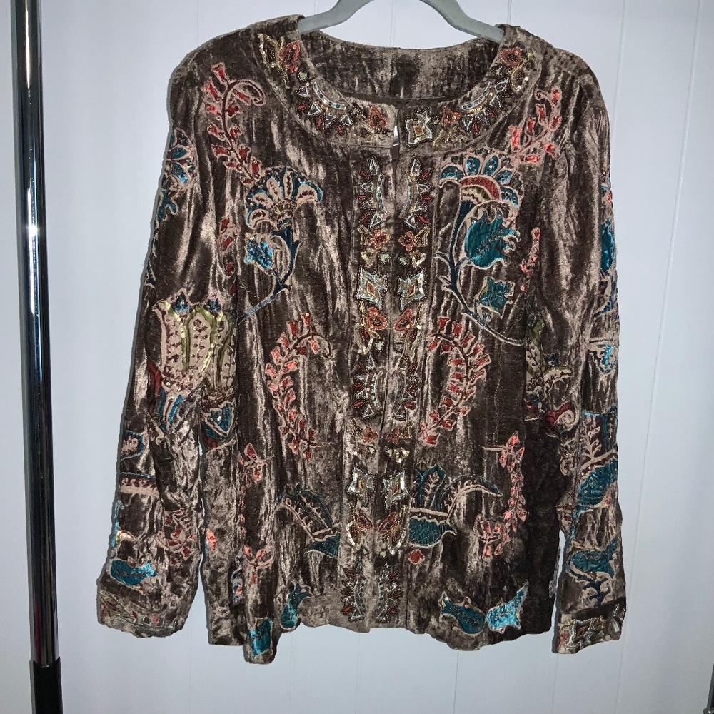 Chico’s tan velvet beaded sequined jacket Sz 2 (L) hook eye front close lined